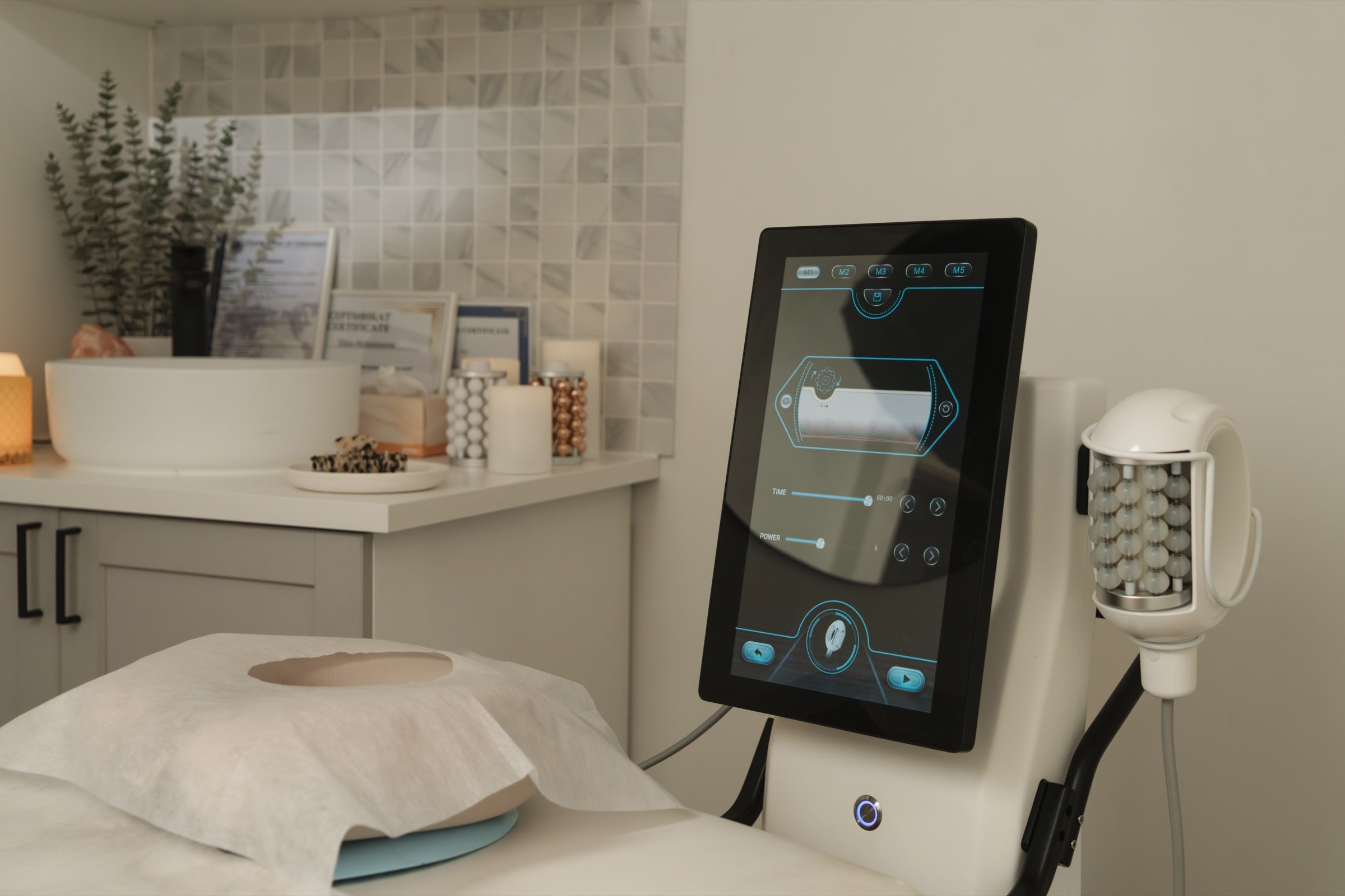 The device console and roller handpiece in the Sphere studio